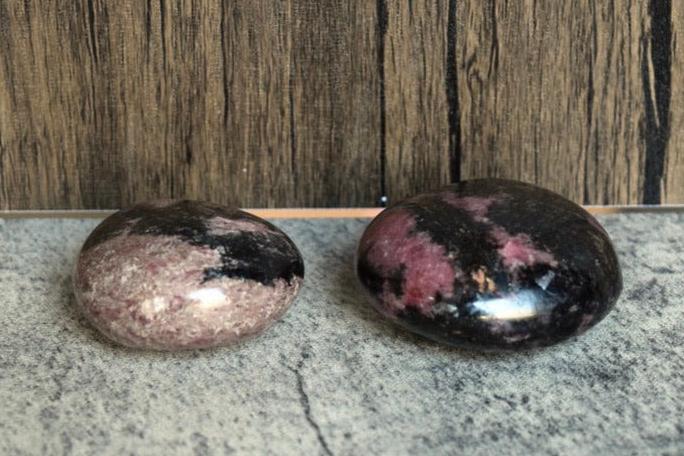 Rhodonite (For Discovering True Talents) - Palm Stone
